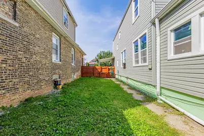 5621 S Sawyer Avenue, Chicago, IL 60629 - Photo 26
