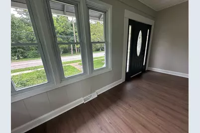 1034 N 5th Avenue, Saint Charles, IL 60174 - Photo 4