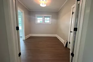 1034 N 5th Ave, Saint Charles, IL 60174 - Photo 6