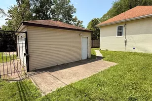 11949 S Yale Ave, Chicago, IL 60628 - Photo 32