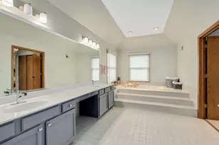 1000 Surrey Ln, Itasca, IL 60143 - Photo 16