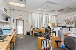 3901 Oakton St, Skokie, IL 60076 - Photo 22