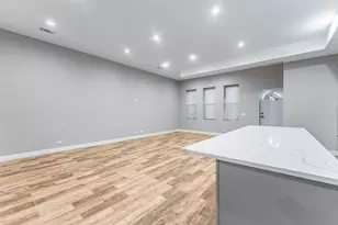 3301 W Evergreen Ave, Chicago, IL 60651 - Photo 6