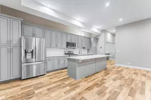 3301 W Evergreen Ave, Chicago, IL 60651 - Photo 8