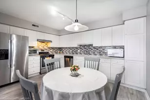 7091 W Touhy Ave, Niles, IL 60714 - Photo 12