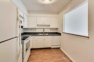 701 W Huntington Commons Rd, Mount Prospect, IL 60056 - Photo 8