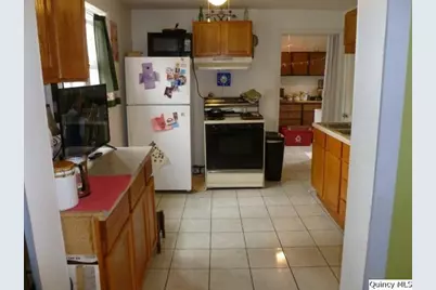 105 W 3rd Avenue, La Harpe, IL 61450 - Photo 16