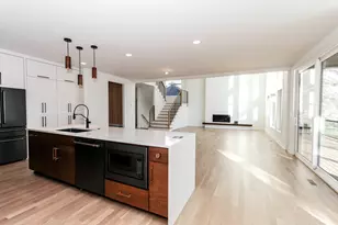 27W151 48th St, Naperville, IL 60540 - Photo 8