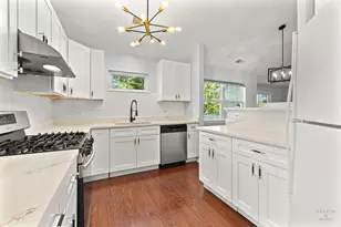 9521 Georgetown Ln, Crystal Lake, IL 60014 - Photo 2