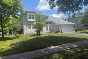 1062 Dearborn Ln, Vernon Hills, IL 60061 - Photo 2