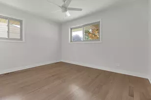 301 Lance Dr, Des Plaines, IL 60016 - Photo 16