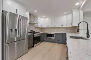 301 Lance Dr, Des Plaines, IL 60016 - Photo 2