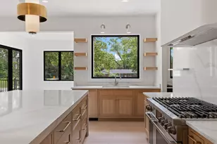 11901 Heritage Dr, Burr Ridge, IL 60527 - Photo 12