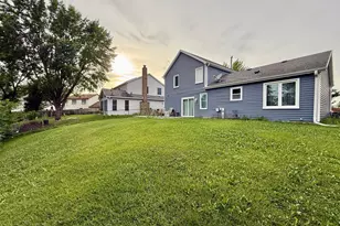 1105 Wilmington Ln, Hoffman Estates, IL 60169 - Photo 2