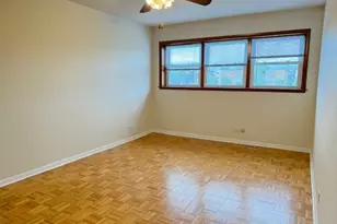 5240 Galitz St, Skokie, IL 60077 - Photo 8