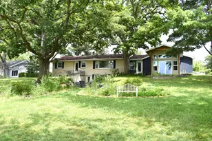 302 Weaver Ct, Loda, IL 60948 - Photo 1