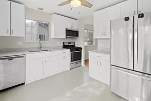 67 Willow Cir, Cary, IL 60013 - Photo 4