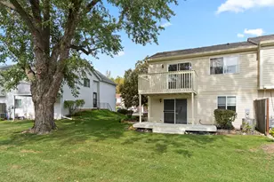67 Willow Cir, Cary, IL 60013 - Photo 2