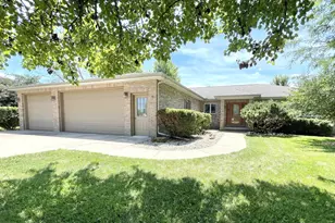 210 Mary Senica Ct, Lasalle, IL 61301 - Photo 2