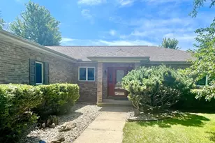 210 Mary Senica Ct, Lasalle, IL 61301 - Photo 4