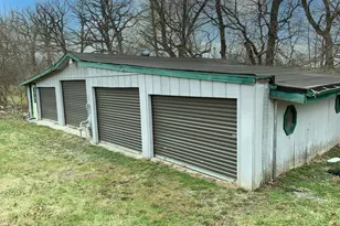 706 E Burnett Rd, Island Lake, IL 60042 - Photo 4