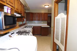 211 Oak St, Big Rock, IL 60511 - Photo 6