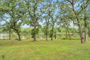 864 Ash Dr, Saint Anne, IL 60964 - Photo 10