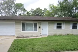 120 S Chestnut Dr, Streamwood, IL 60107 - Photo 1