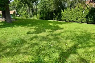 37 E Cambridge Dr, Oak Brook, IL 60523 - Photo 6