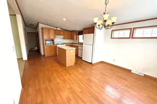 461 Meadowlark Cir, Sandwich, IL 60548 - Photo 2