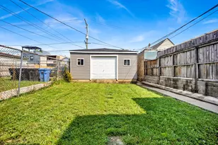 3326 W Crystal St, Chicago, IL 60651 - Photo 12