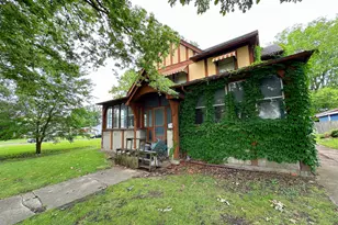 218 S Vermillion St, Streator, IL 61364 - Photo 1