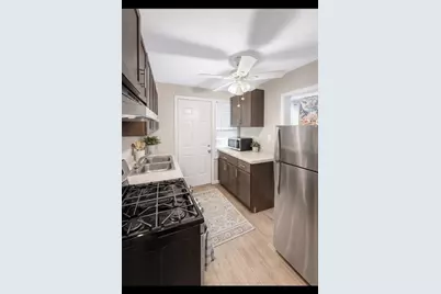 8539 S Saint Lawrence Avenue, Chicago, IL 60619 - Photo 8