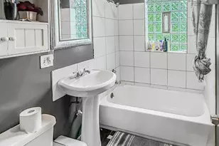 8539 S St Lawrence Ave, Chicago, IL 60619 - Photo 10