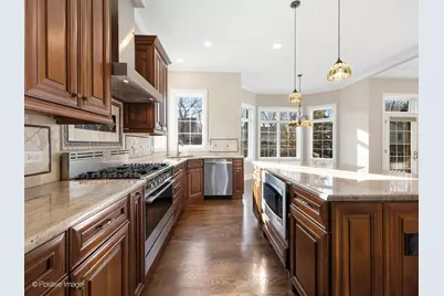 212 Holmes Avenue, Clarendon Hills, IL 60514 - Photo 10