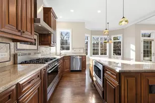 212 Holmes Ave, Clarendon Hills, IL 60514 - Photo 10