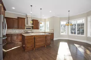 212 Holmes Ave, Clarendon Hills, IL 60514 - Photo 6