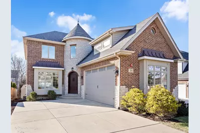 212 Holmes Avenue, Clarendon Hills, IL 60514 - Photo 1