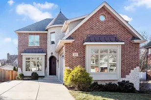 212 Holmes Ave, Clarendon Hills, IL 60514 - Photo 2