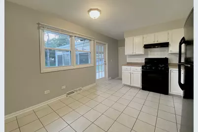 200 Patrick Drive, South Elgin, IL 60177 - Photo 4