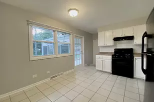 200 Patrick Dr, South Elgin, IL 60177 - Photo 4