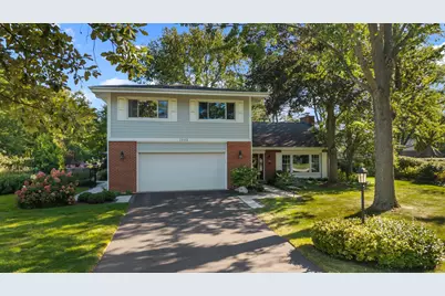 1943 Sunnyside Circle, Northbrook, IL 60062 - Photo 1