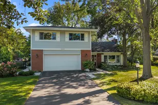 1943 Sunnyside Cir, Northbrook, IL 60062 - Photo 1