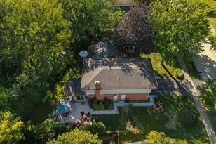 1943 Sunnyside Cir, Northbrook, IL 60062 - Photo 48