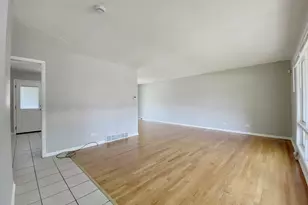 634 Lexington Dr, Chicago Heights, IL 60411 - Photo 2