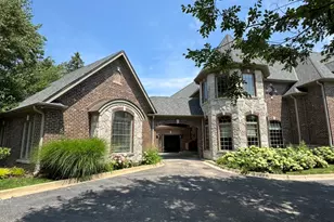 16W122 91st St, Burr Ridge, IL 60527 - Photo 2