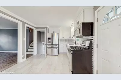 9719 S 81st Avenue, Palos Hills, IL 60465 - Photo 8