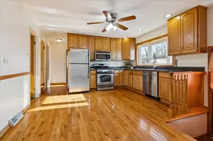 439 N Manchester Dr, Chicago Heights, IL 60411 - Photo 4