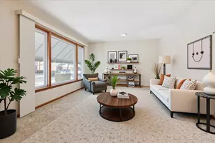 439 N Manchester Dr, Chicago Heights, IL 60411 - Photo 2