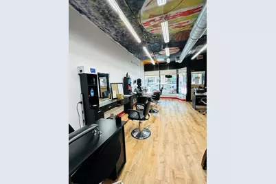 2024 W Montrose Avenue, Chicago, IL 60618 - Photo 4